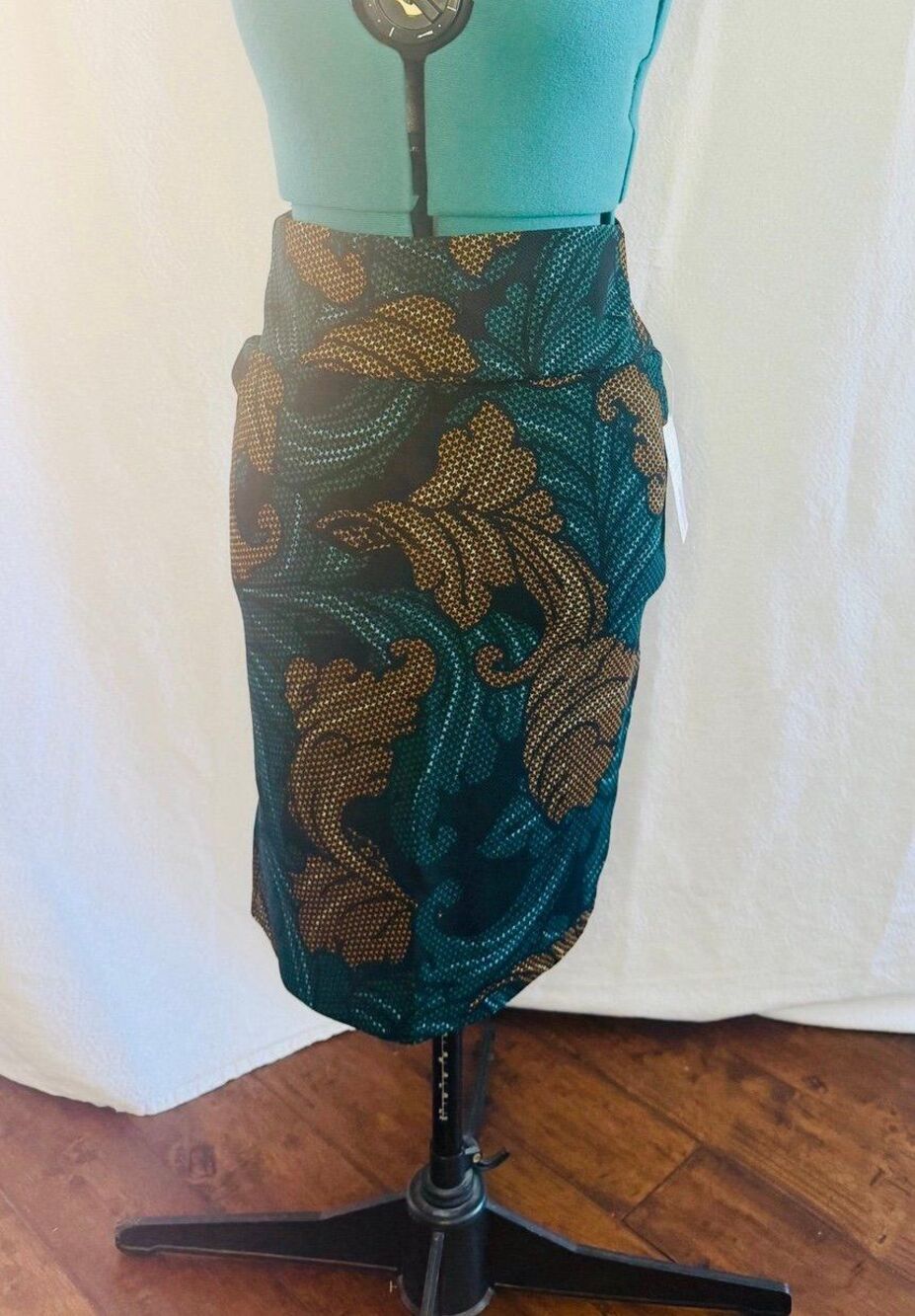 NWT LuLaRoe Cassie skirt. Size medium. Brand new with tags.